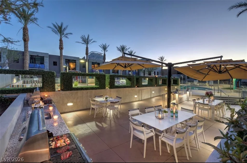 353 Bonneville, Las Vegas, NV 89101