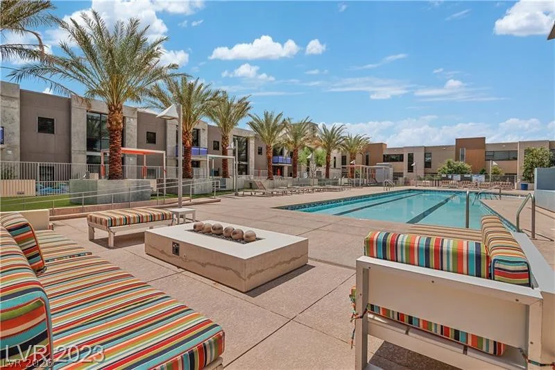 353 Bonneville, Las Vegas, NV 89101