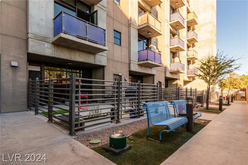 353 Bonneville, Las Vegas, NV 89101