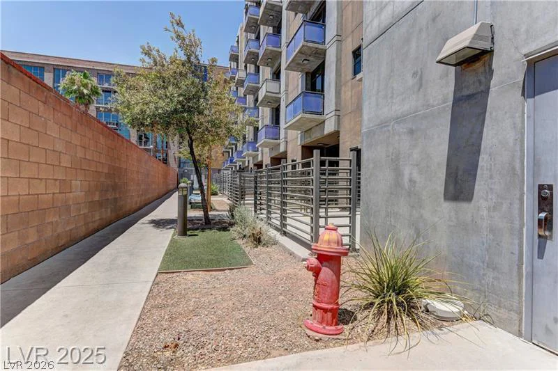 353 Bonneville, Las Vegas, NV 89101