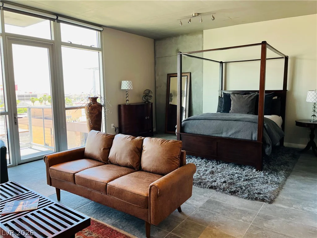 353 Bonneville, Las Vegas, NV 89101