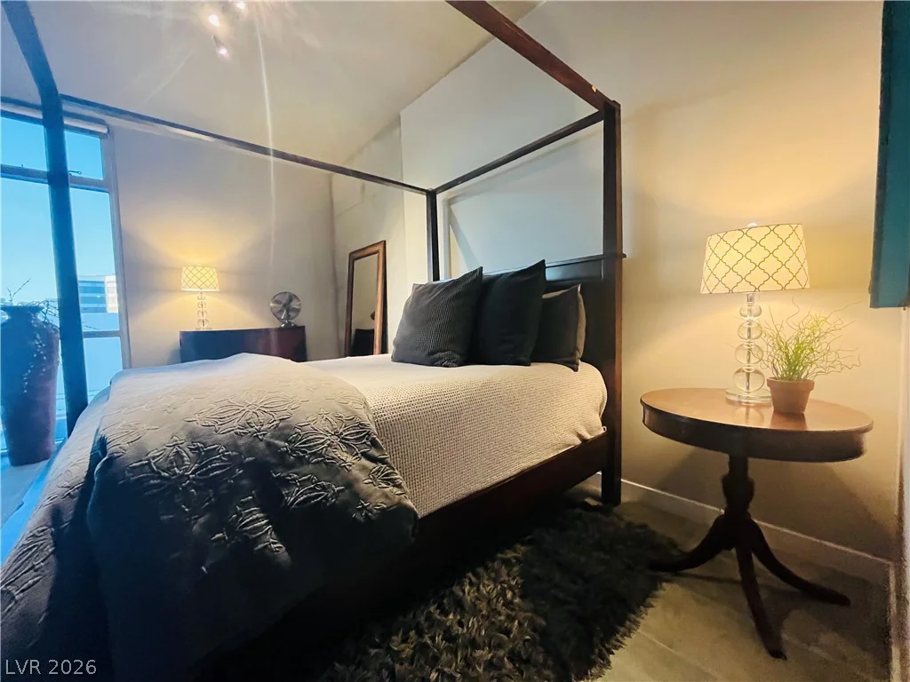 353 Bonneville, Las Vegas, NV 89101