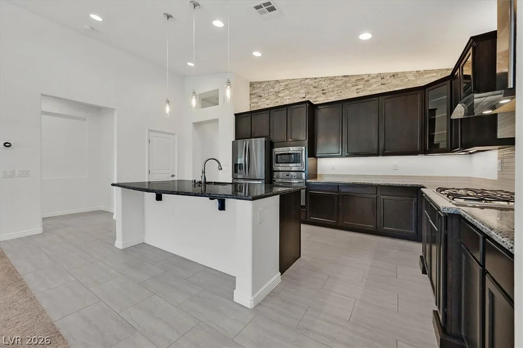 8013 Glimmerglass, Las Vegas, NV 89178