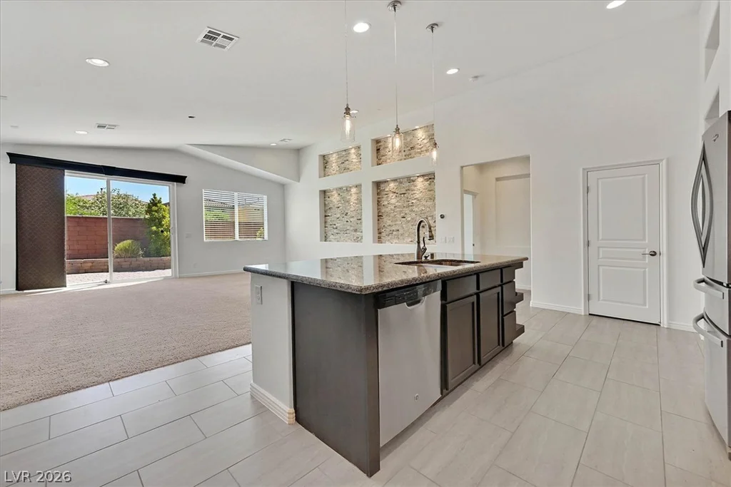 8013 Glimmerglass, Las Vegas, NV 89178