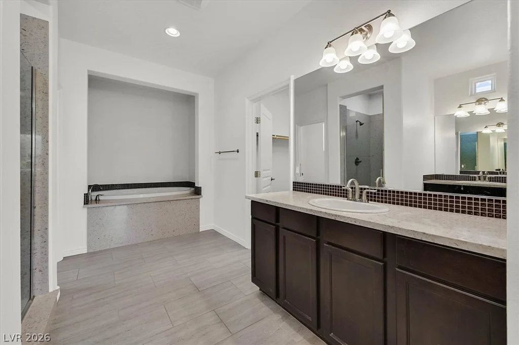 8013 Glimmerglass, Las Vegas, NV 89178