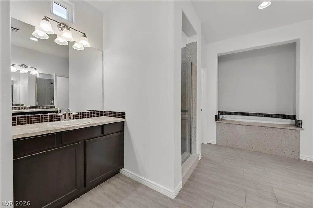 8013 Glimmerglass, Las Vegas, NV 89178