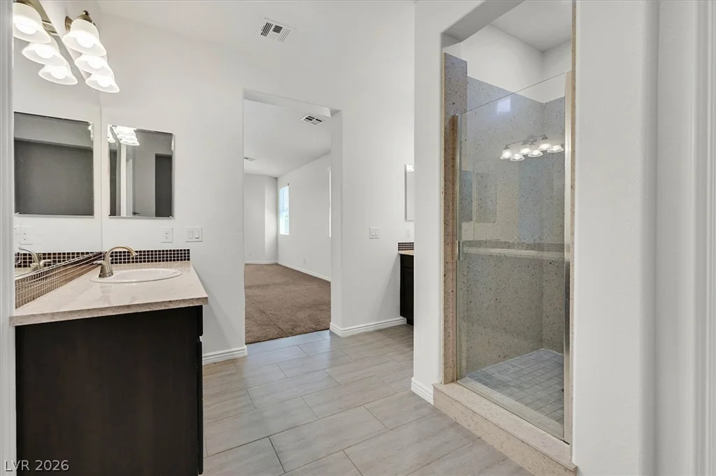 8013 Glimmerglass, Las Vegas, NV 89178