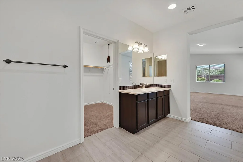 8013 Glimmerglass, Las Vegas, NV 89178