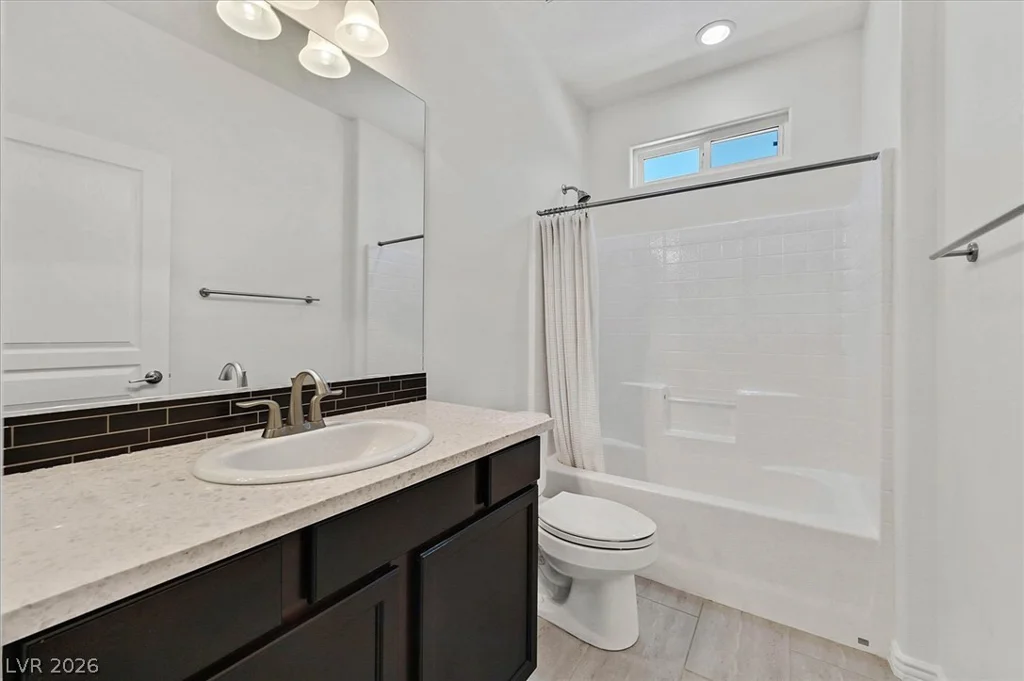 8013 Glimmerglass, Las Vegas, NV 89178