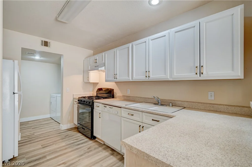 7621 Almeria, Las Vegas, NV 89128