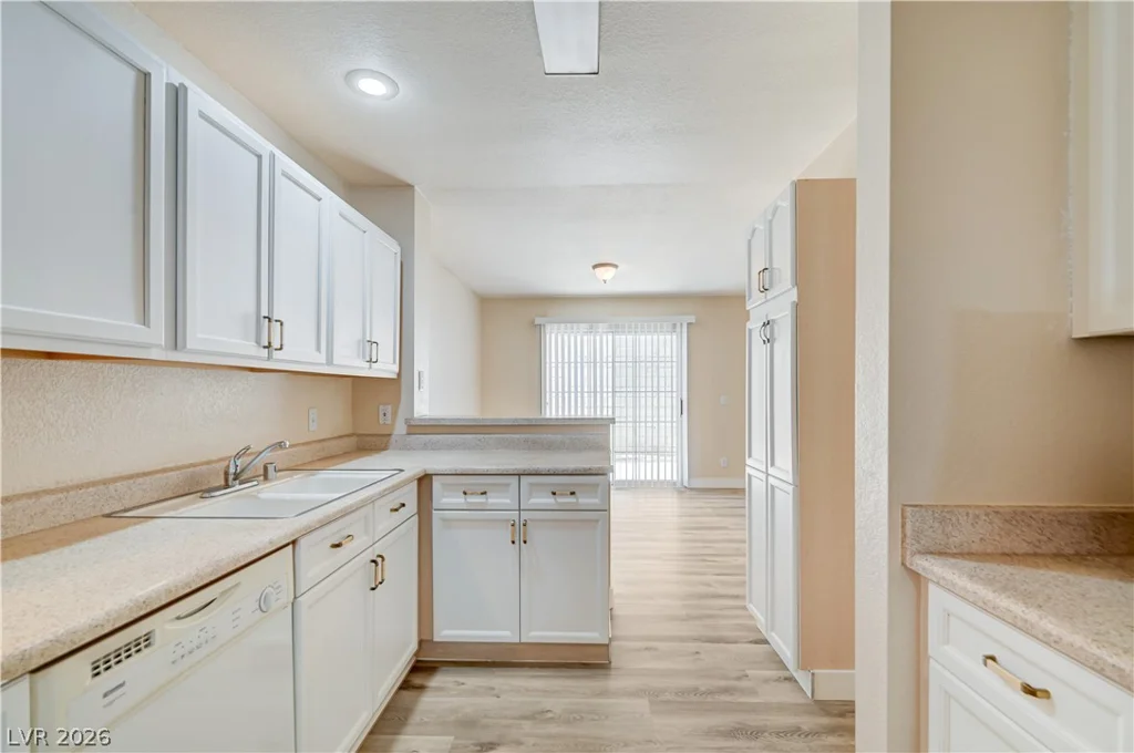 7621 Almeria, Las Vegas, NV 89128