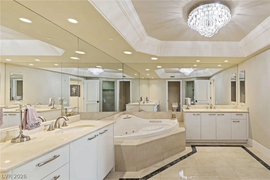 2877 Paradise, Las Vegas, NV 89109