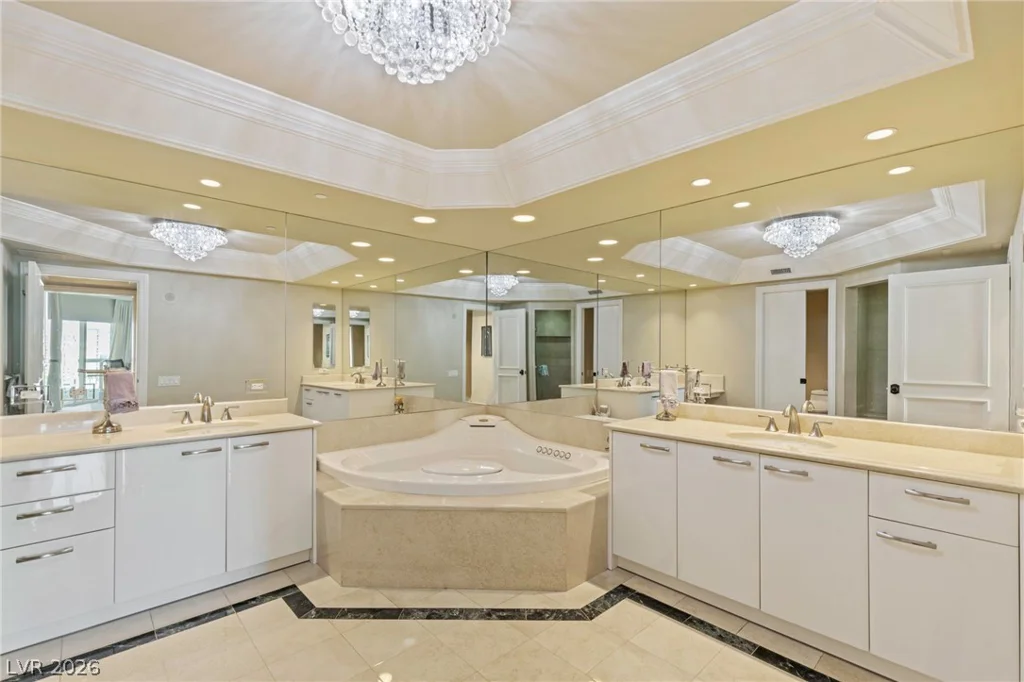2877 Paradise, Las Vegas, NV 89109