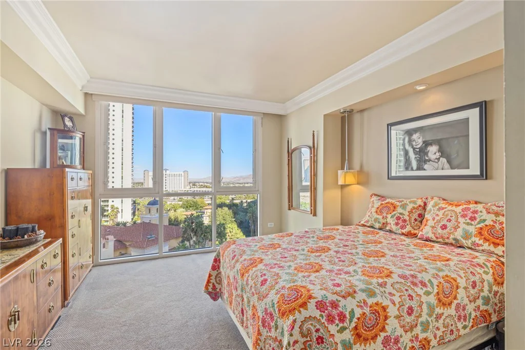 2877 Paradise, Las Vegas, NV 89109