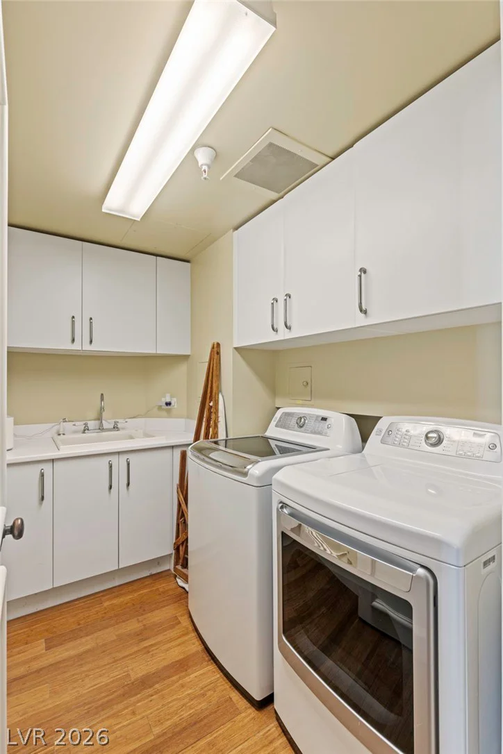 2877 Paradise, Las Vegas, NV 89109