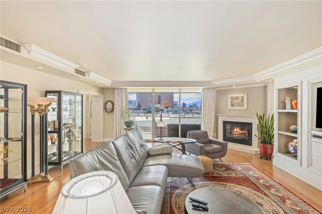 2877 Paradise, Las Vegas, NV 89109