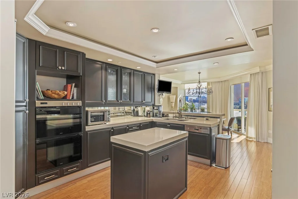 2877 Paradise, Las Vegas, NV 89109