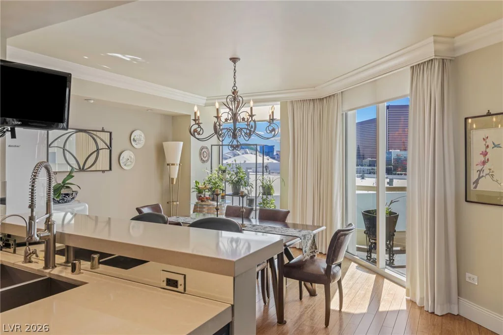 2877 Paradise, Las Vegas, NV 89109