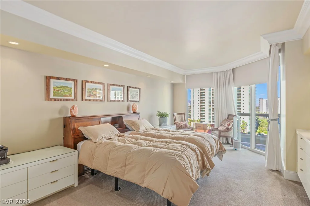 2877 Paradise, Las Vegas, NV 89109