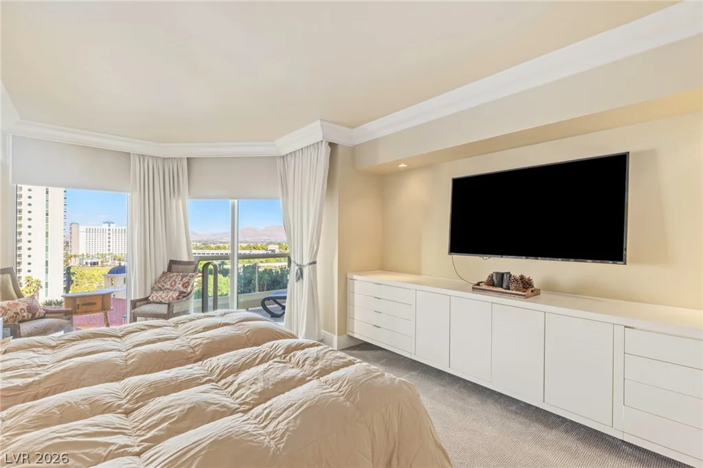 2877 Paradise, Las Vegas, NV 89109