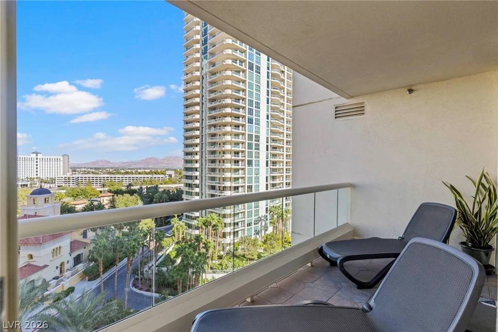 2877 Paradise, Las Vegas, NV 89109