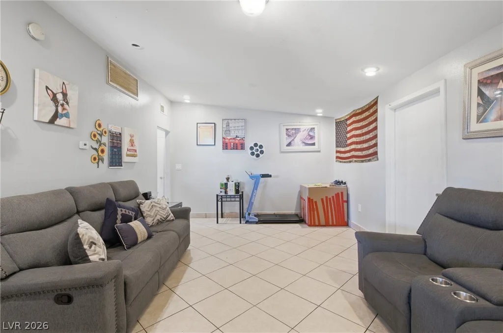 709 21st, Las Vegas, NV 89101