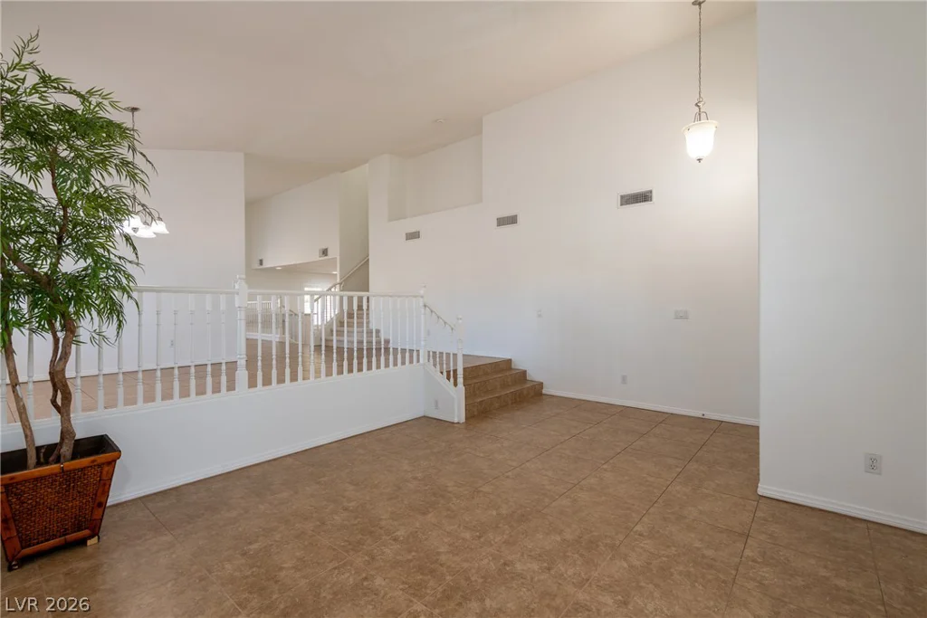 8332 Spring Arts, Las Vegas, NV 89129