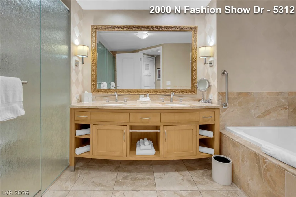 2000 Fashion Show, Las Vegas, NV 89109