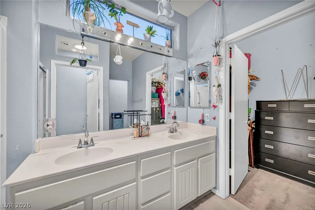 10105 Cresent Creek, Las Vegas, NV 89134