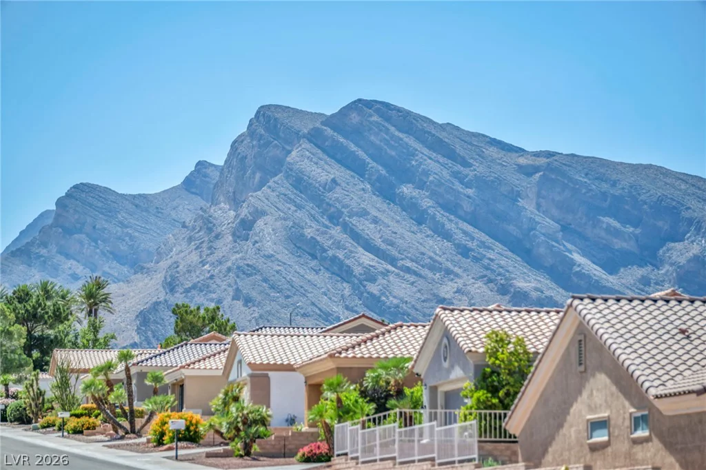 10105 Cresent Creek, Las Vegas, NV 89134