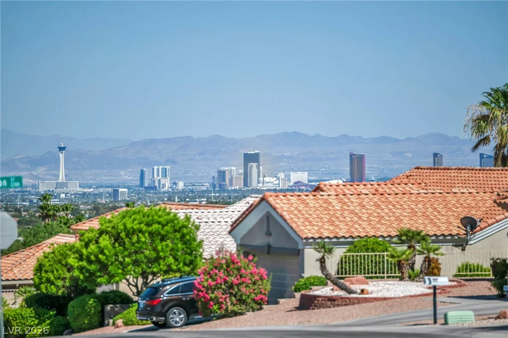 10105 Cresent Creek, Las Vegas, NV 89134
