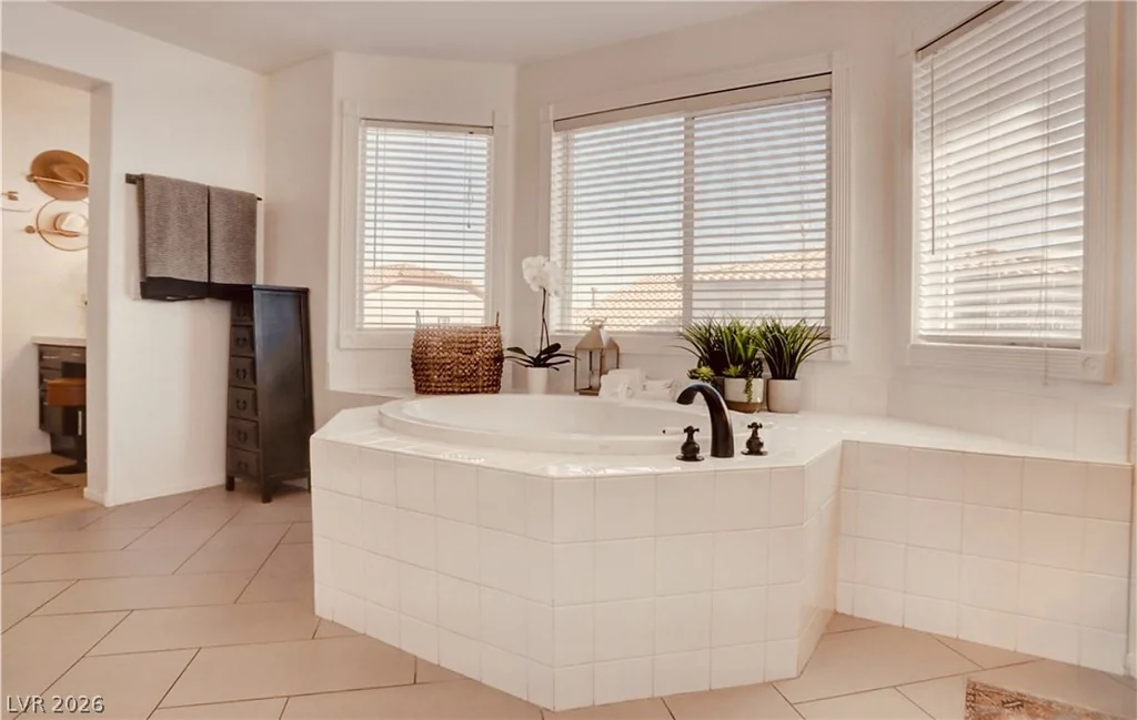 9395 Arrowhead Bluff, Las Vegas, NV 89149