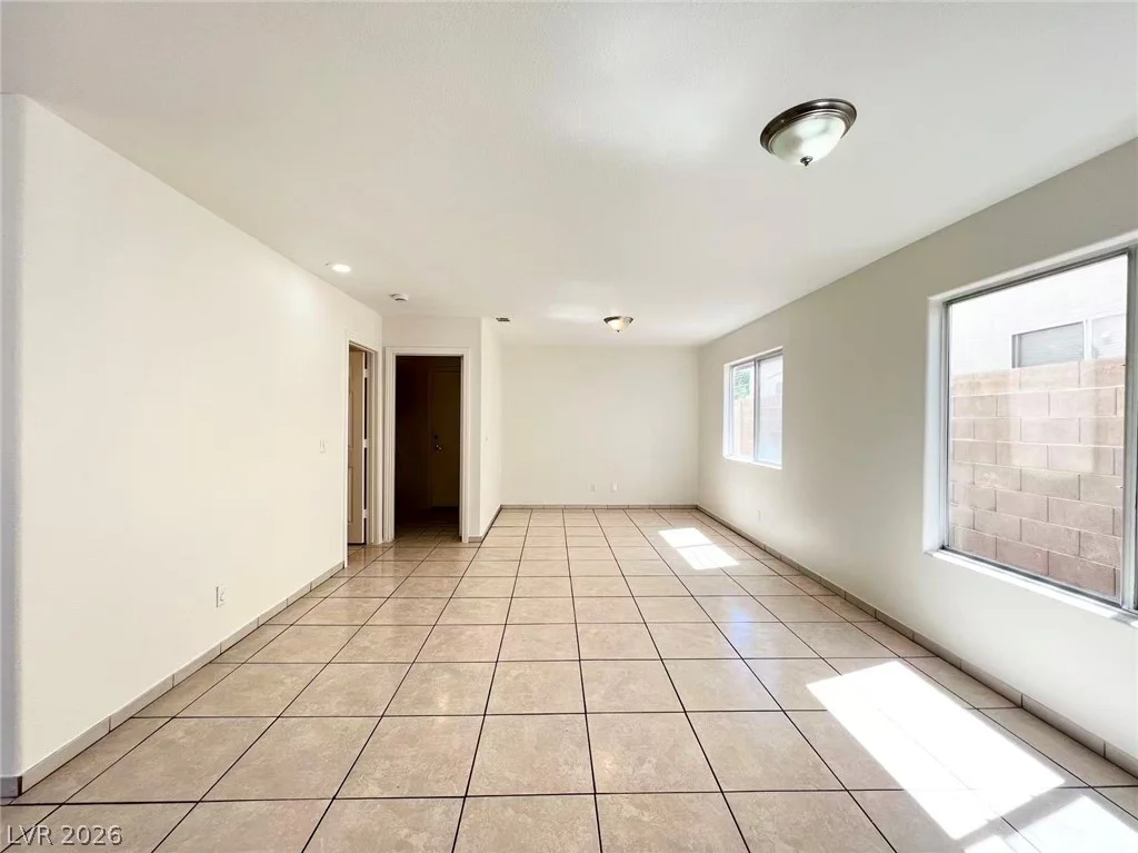 8284 Rochelle, Las Vegas, NV 89147
