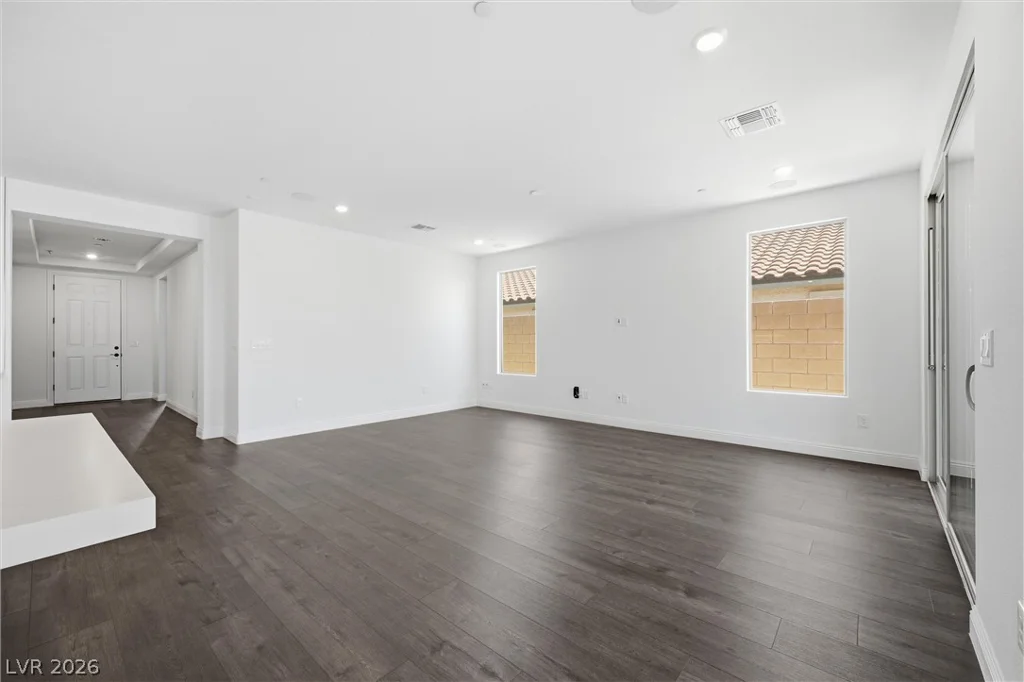 10899 Delparke Valley, Las Vegas, NV 89166