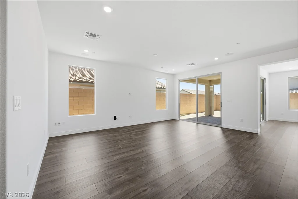 10899 Delparke Valley, Las Vegas, NV 89166