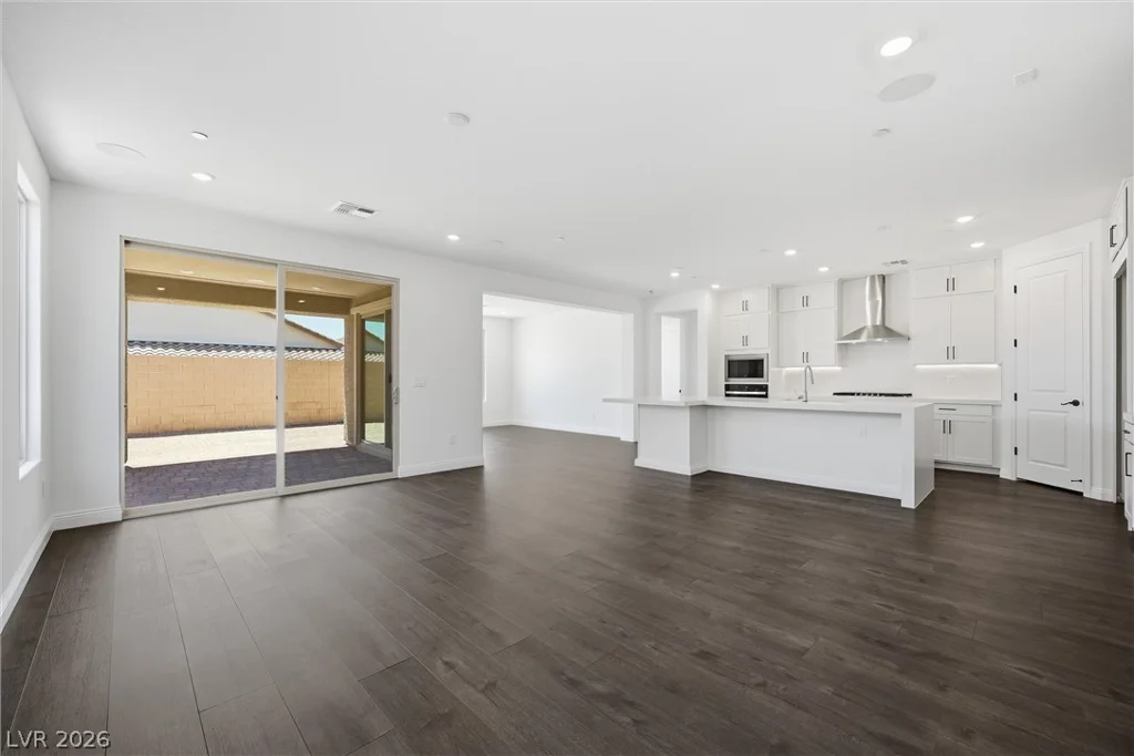 10899 Delparke Valley, Las Vegas, NV 89166