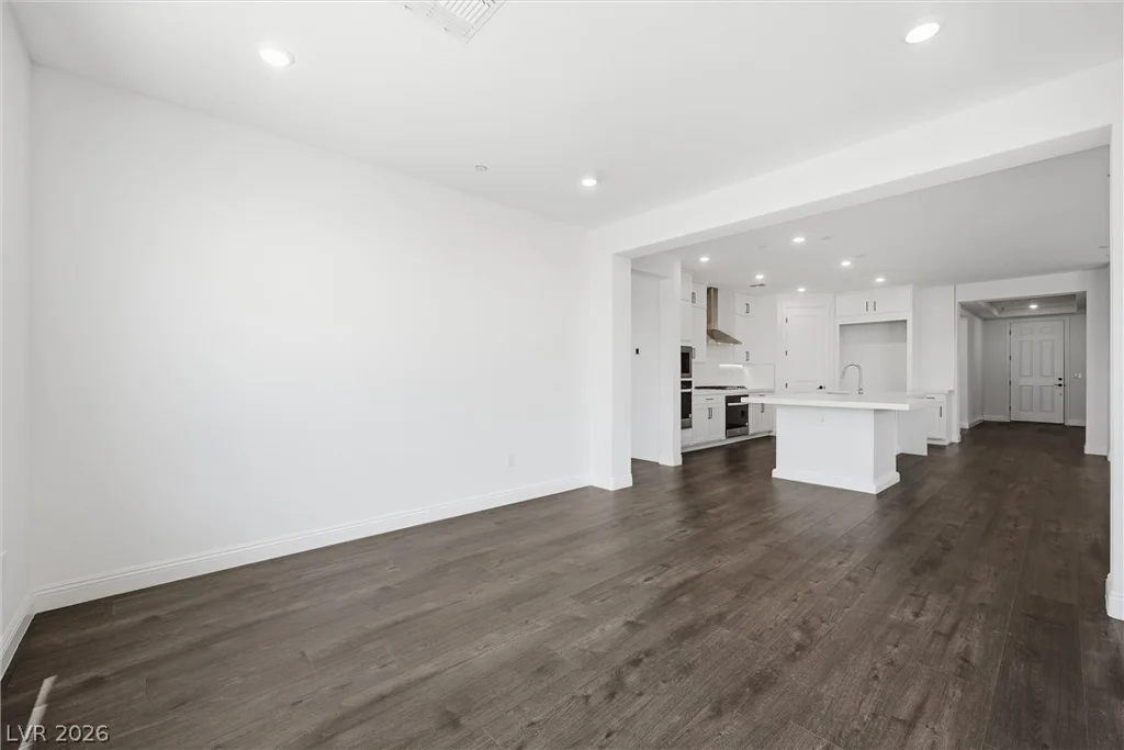 10899 Delparke Valley, Las Vegas, NV 89166