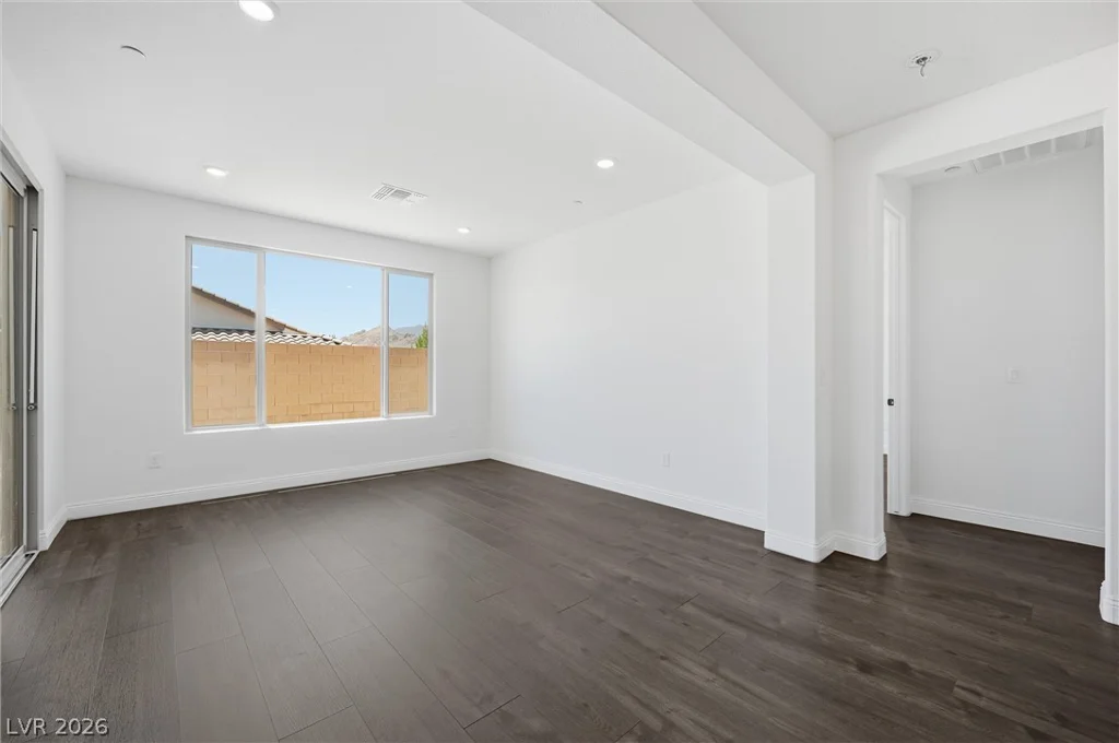 10899 Delparke Valley, Las Vegas, NV 89166