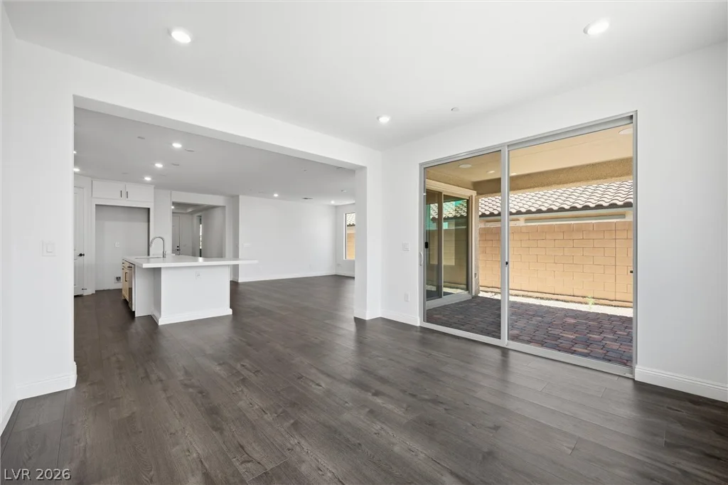 10899 Delparke Valley, Las Vegas, NV 89166