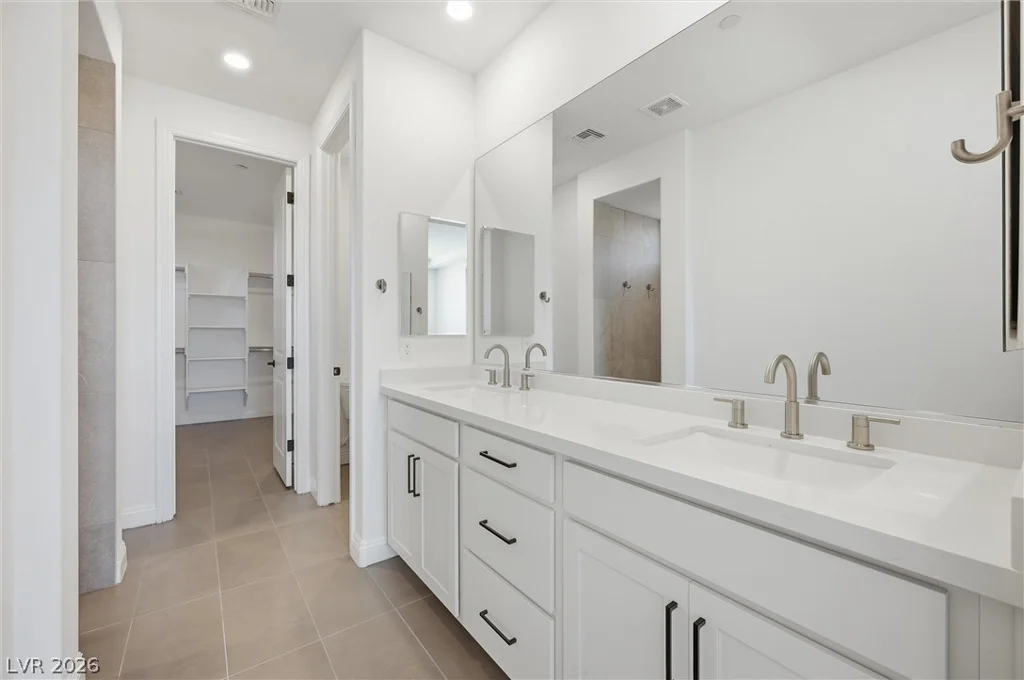 10899 Delparke Valley, Las Vegas, NV 89166