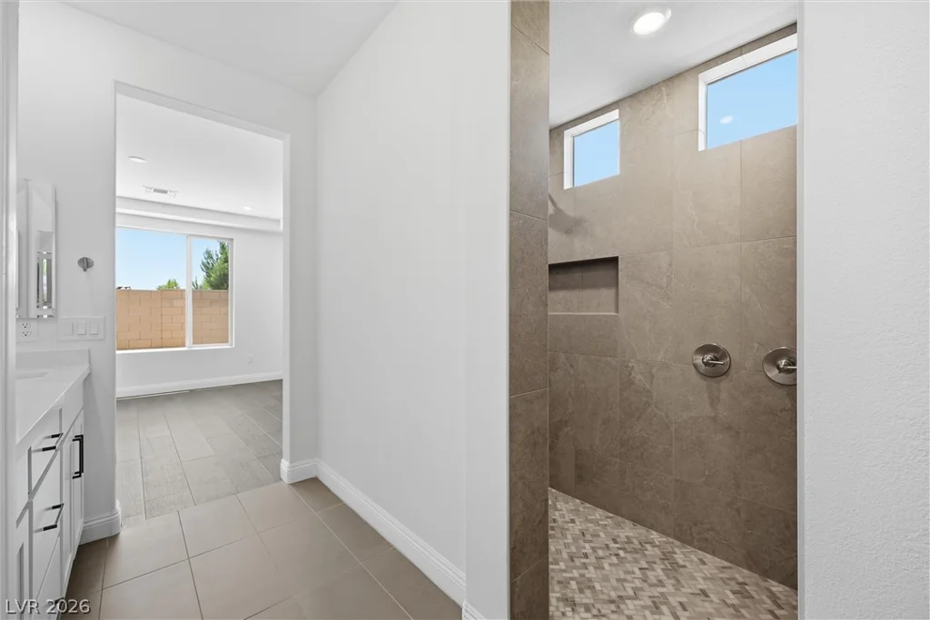 10899 Delparke Valley, Las Vegas, NV 89166