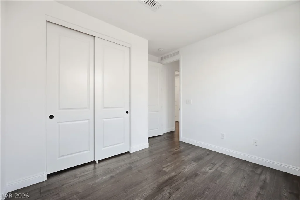 10899 Delparke Valley, Las Vegas, NV 89166