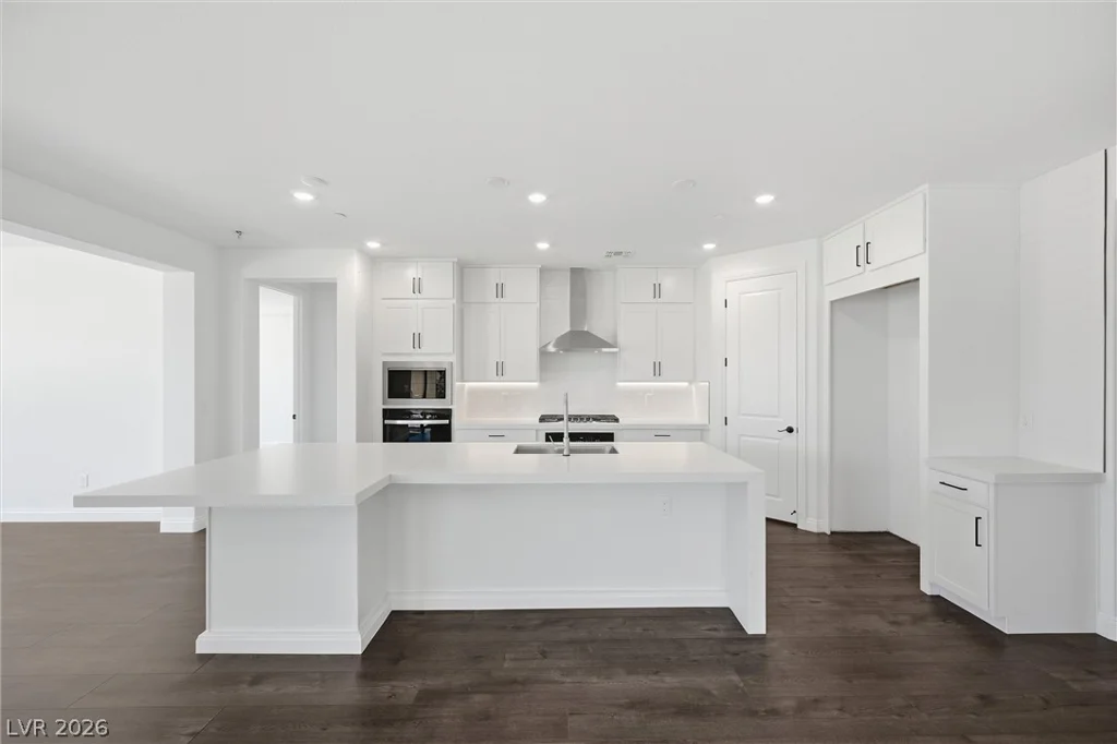 10899 Delparke Valley, Las Vegas, NV 89166
