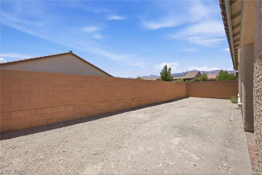 10899 Delparke Valley, Las Vegas, NV 89166