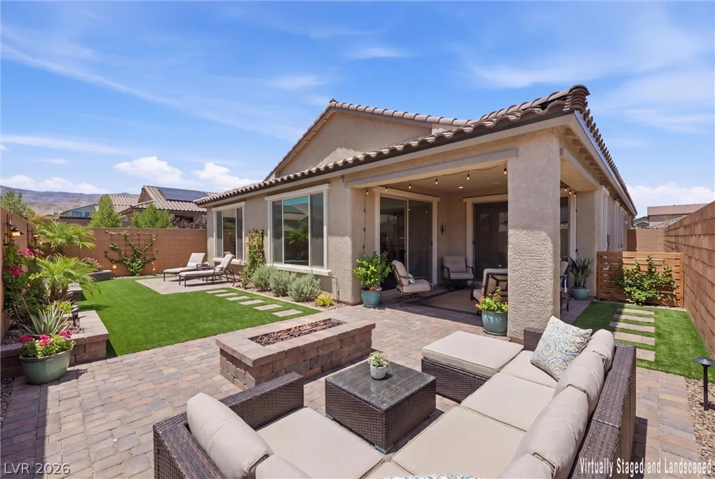 10899 Delparke Valley, Las Vegas, NV 89166