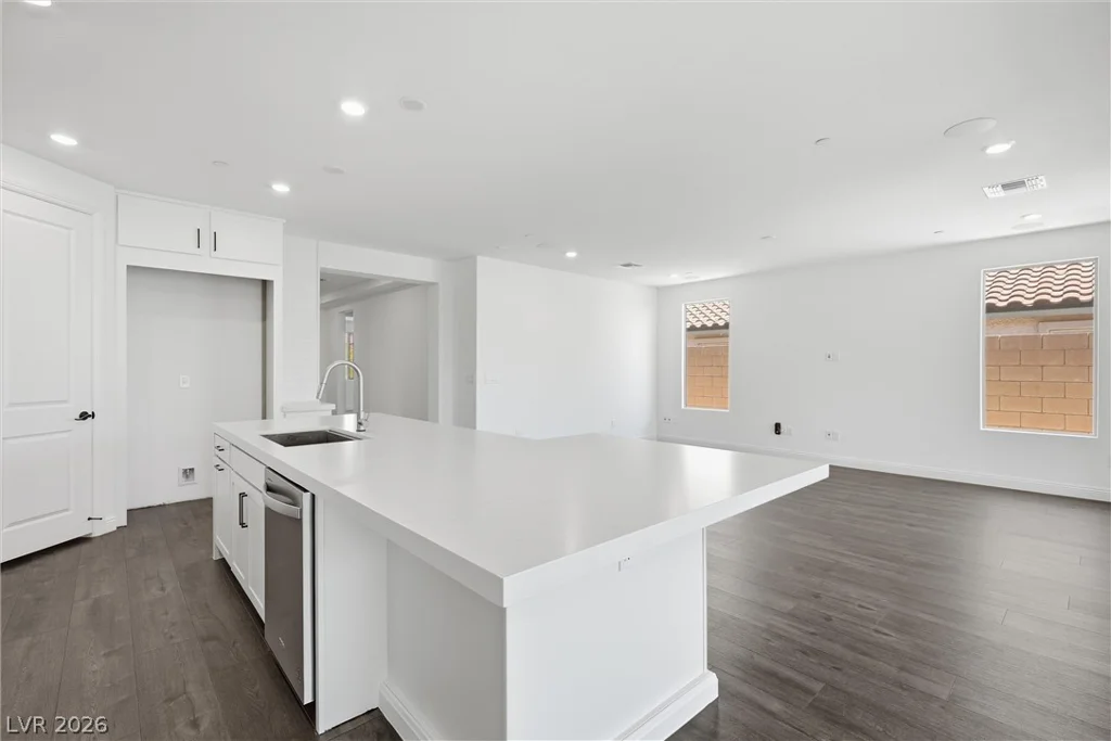 10899 Delparke Valley, Las Vegas, NV 89166