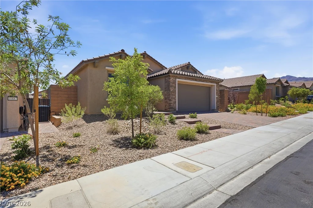 10899 Delparke Valley, Las Vegas, NV 89166