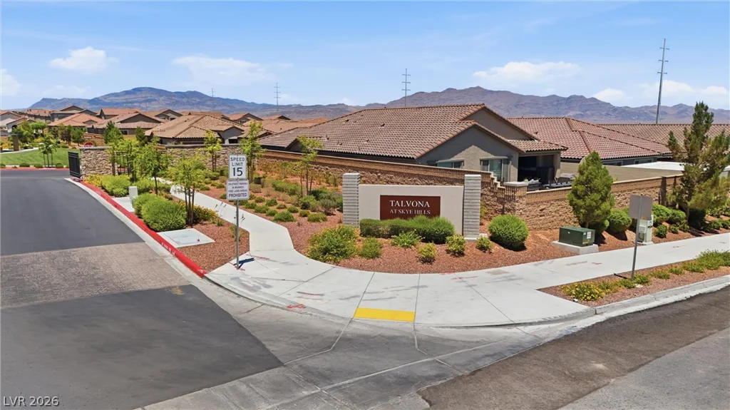 10899 Delparke Valley, Las Vegas, NV 89166