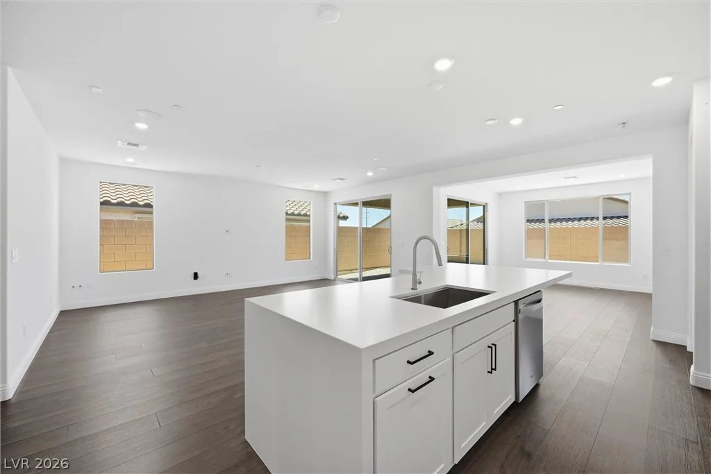 10899 Delparke Valley, Las Vegas, NV 89166
