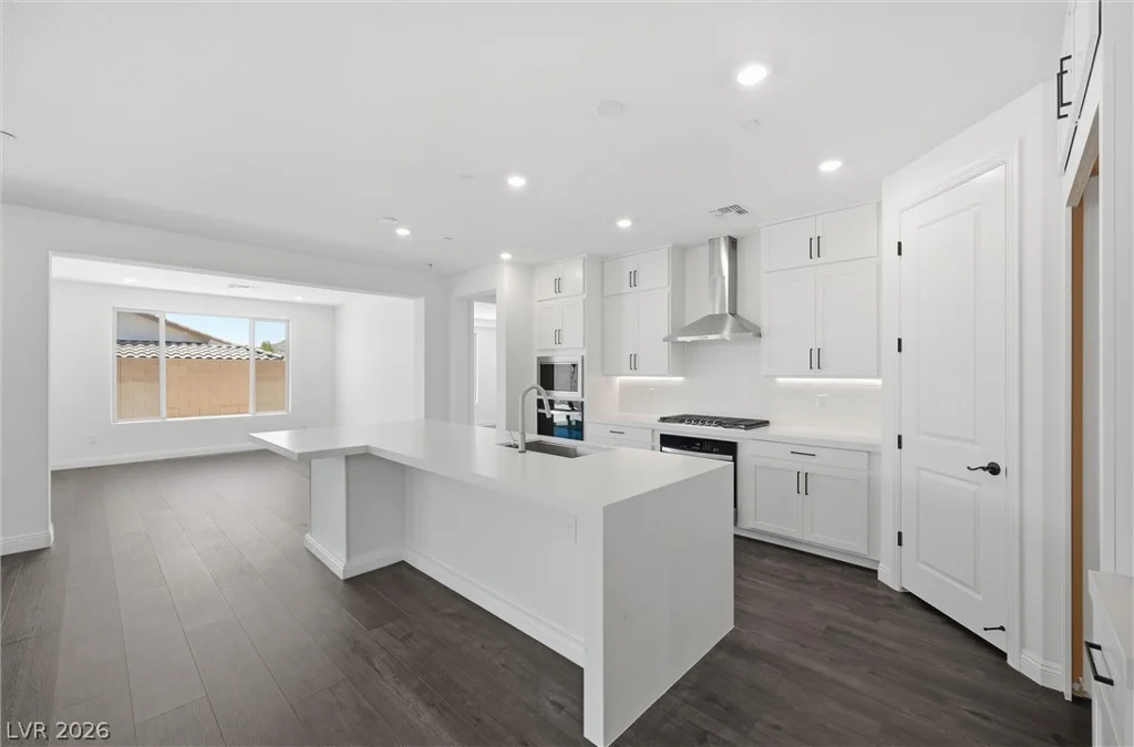 10899 Delparke Valley, Las Vegas, NV 89166